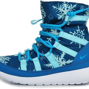 Nike boots Fleece lined Boots Youth Size 5.5 Or women Size 7